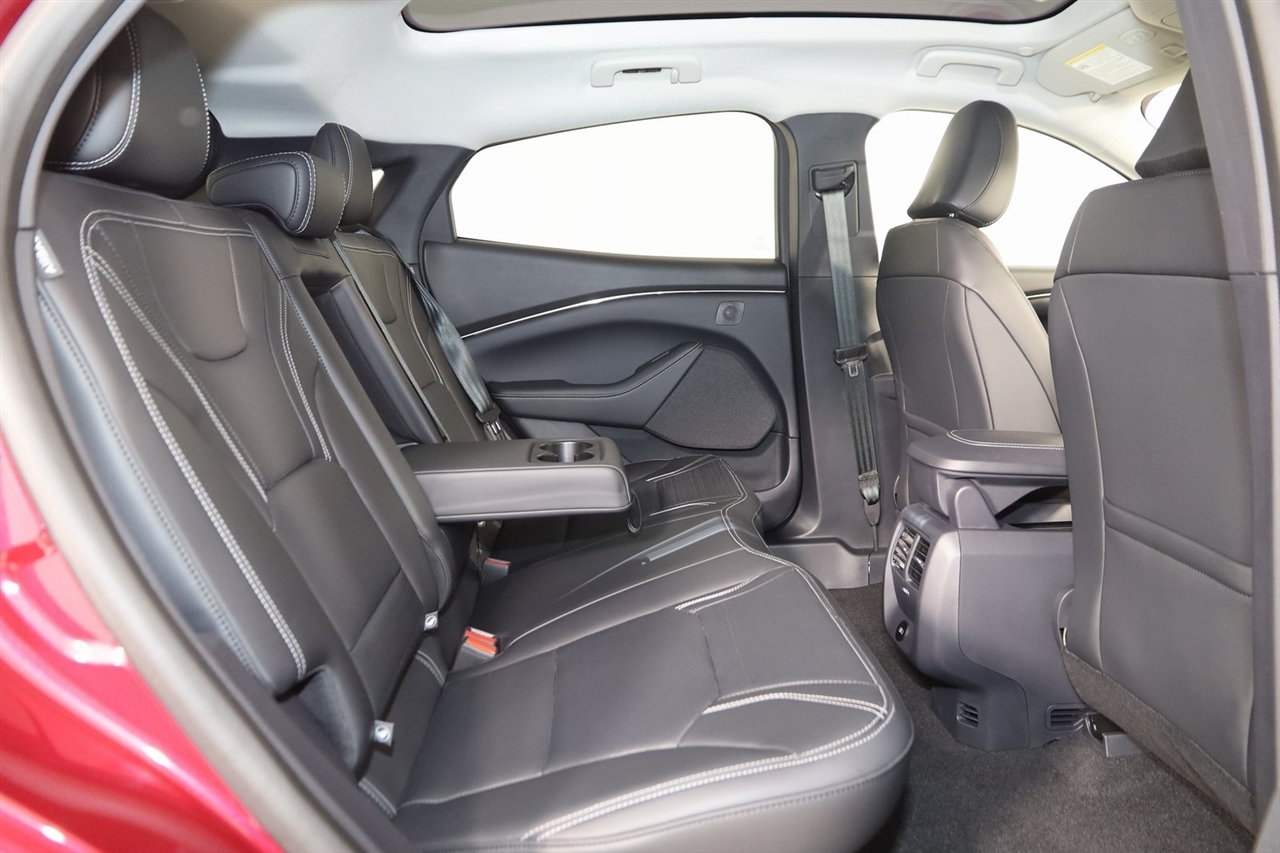 Ford Mustang Mach-E  2025