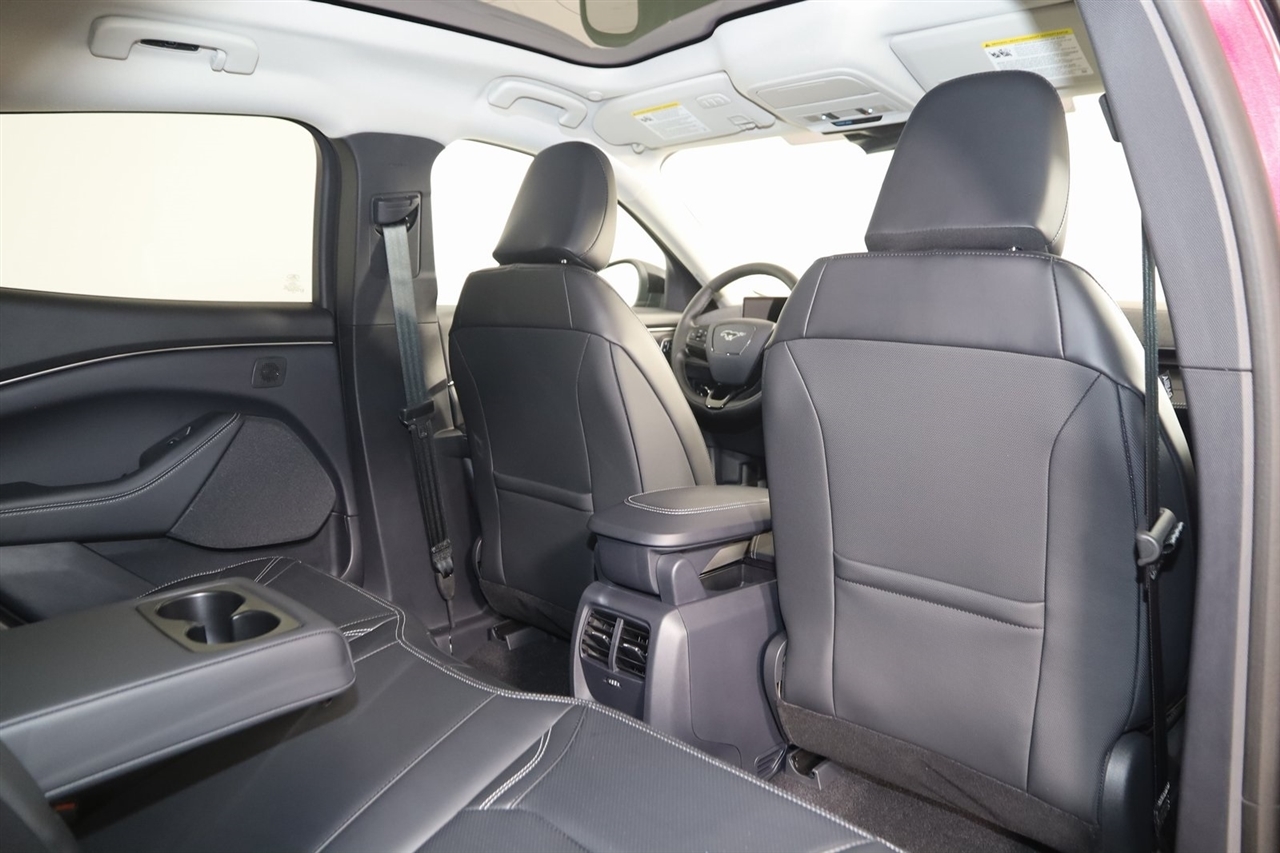 Ford Mustang Mach-E  2025