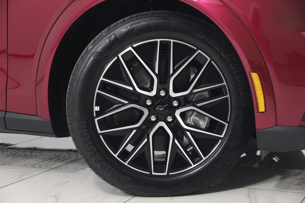 Ford Mustang Mach-E  2025