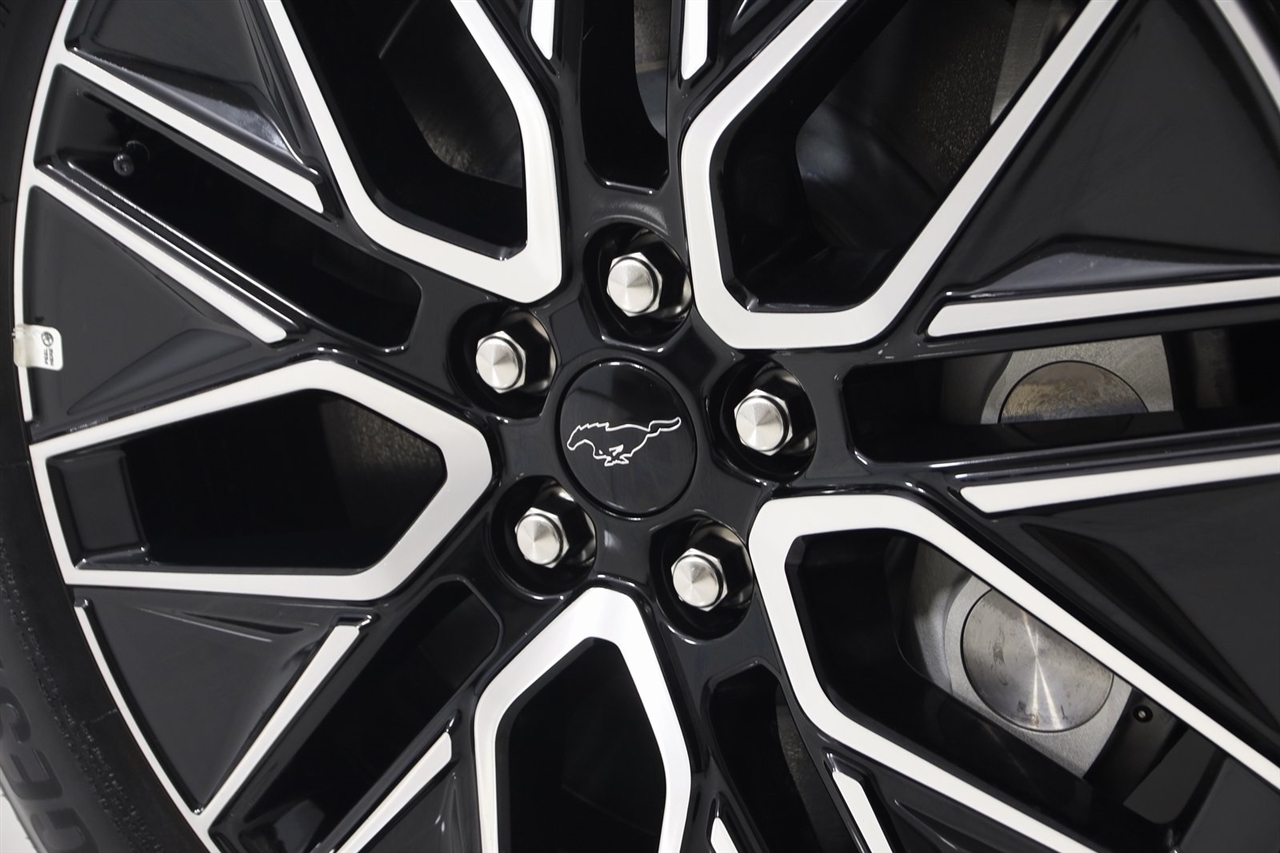 Ford Mustang Mach-E  2025