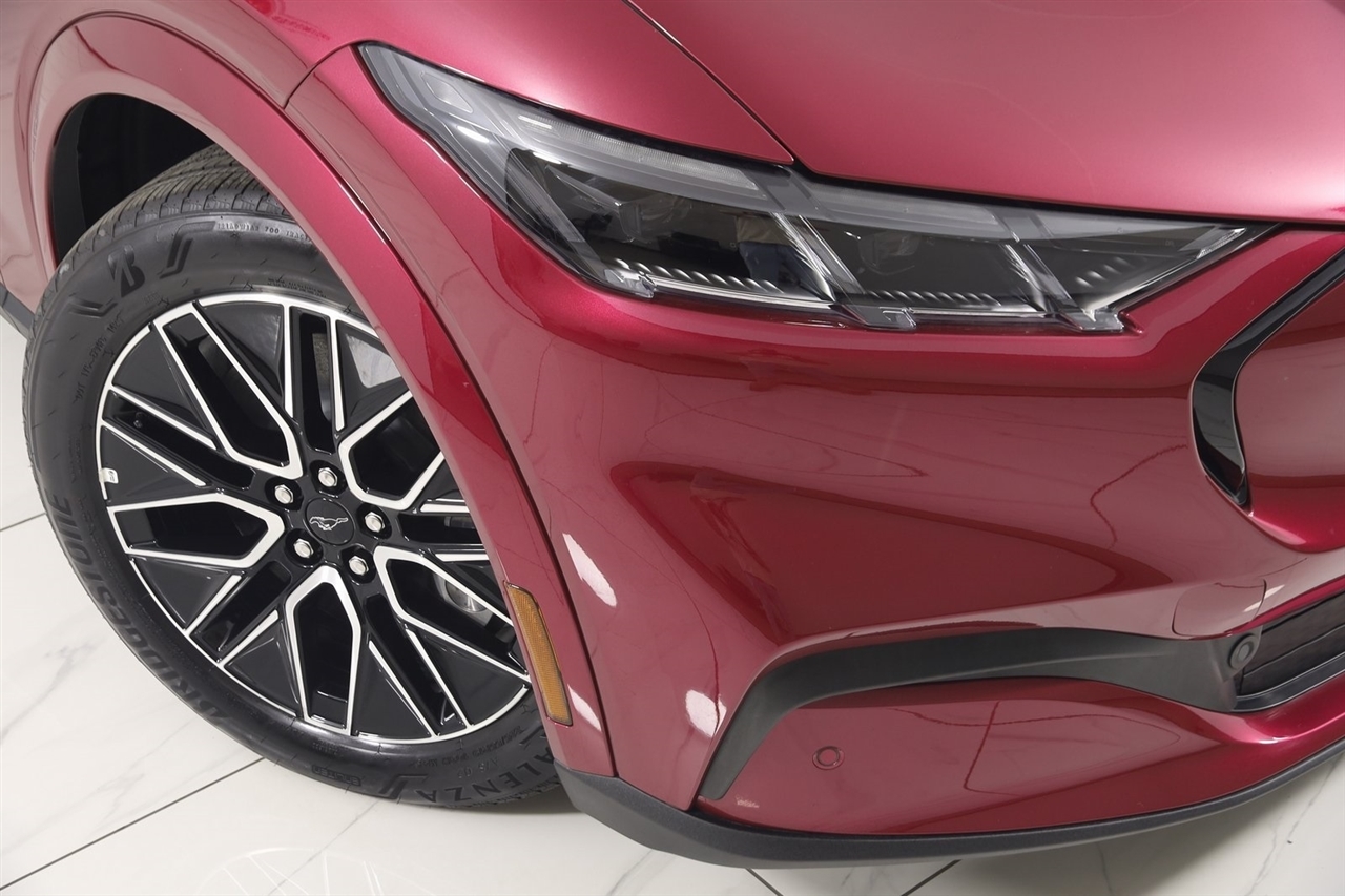 Ford Mustang Mach-E  2025