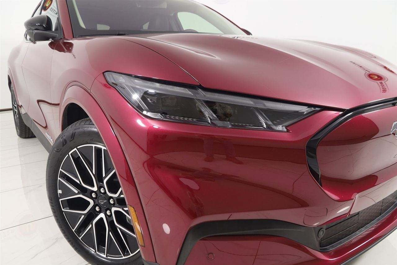 Ford Mustang Mach-E  2025