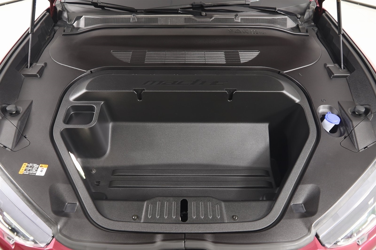 Ford Mustang Mach-E  2025