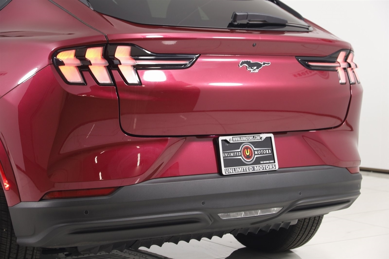 Ford Mustang Mach-E  2025