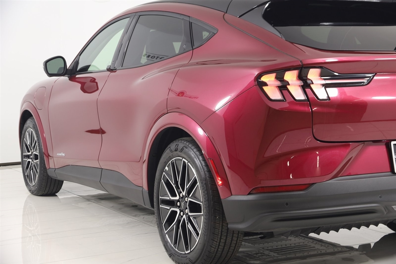 Ford Mustang Mach-E  2025