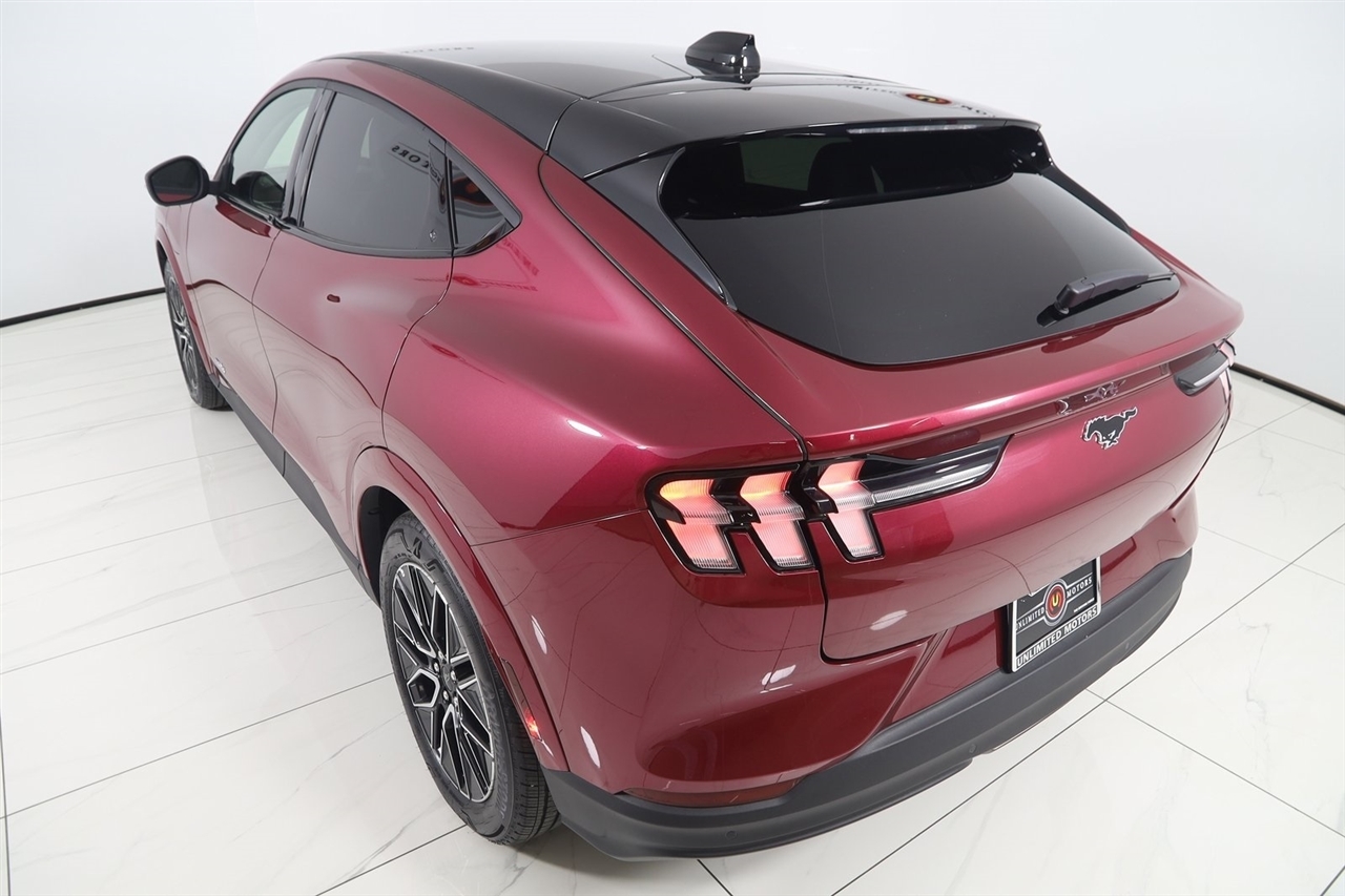 Ford Mustang Mach-E  2025