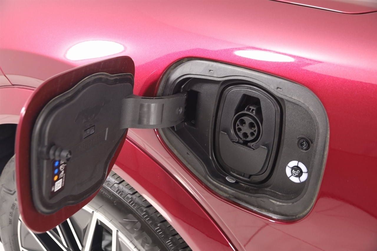 Ford Mustang Mach-E  2025