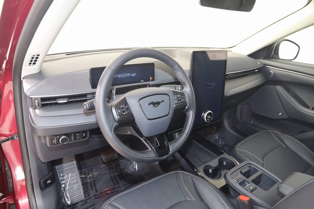 Ford Mustang Mach-E  2025