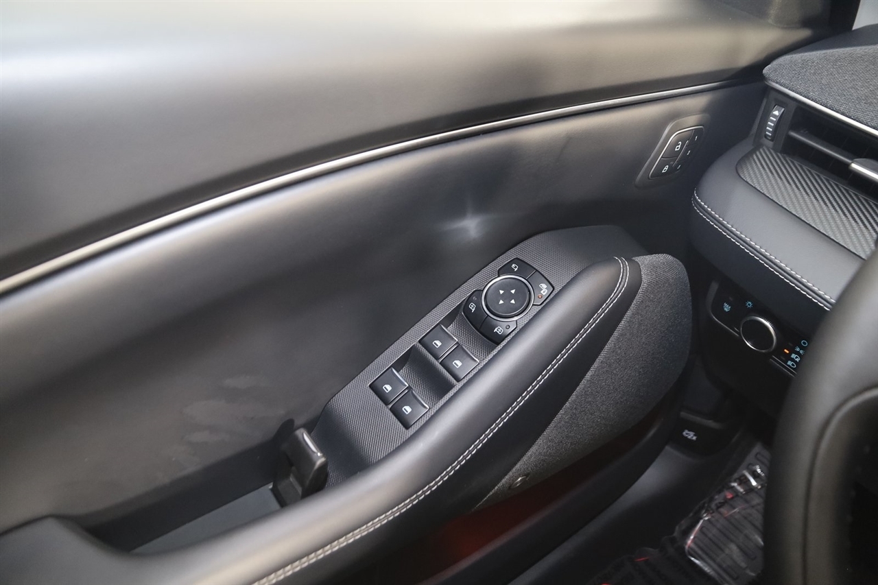 Ford Mustang Mach-E  2025