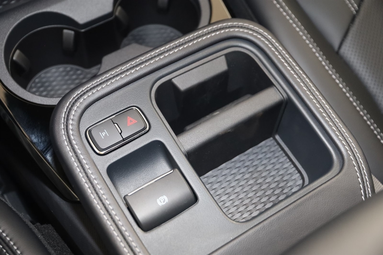 Ford Mustang Mach-E  2025