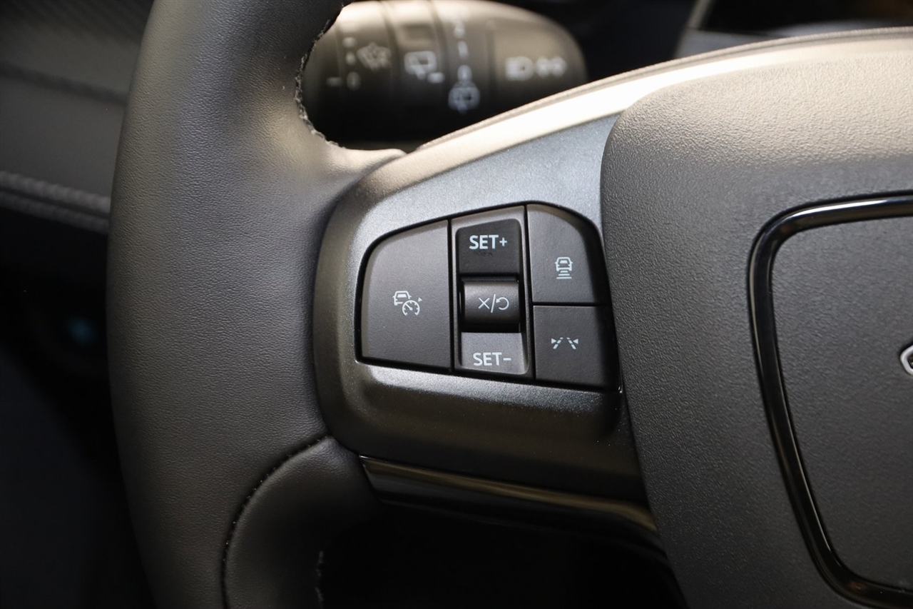 Ford Mustang Mach-E  2025