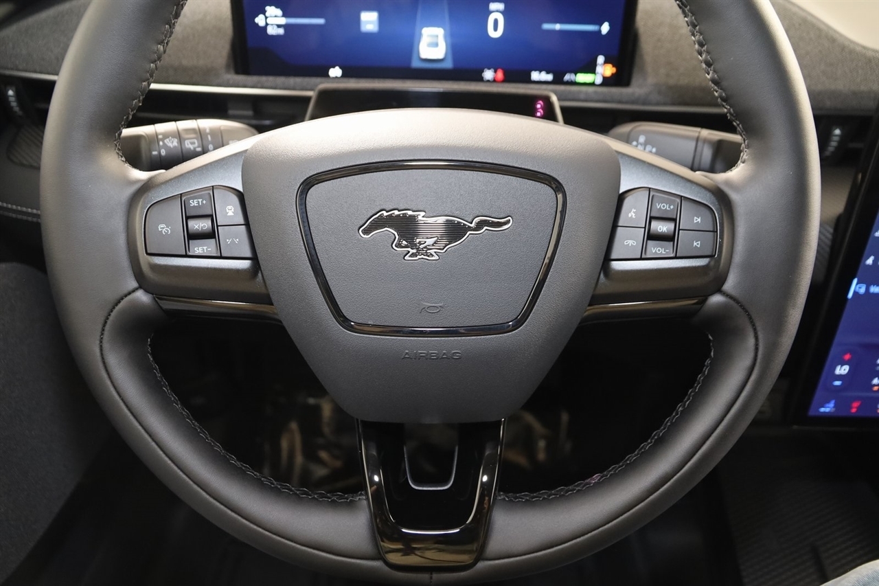 Ford Mustang Mach-E  2025