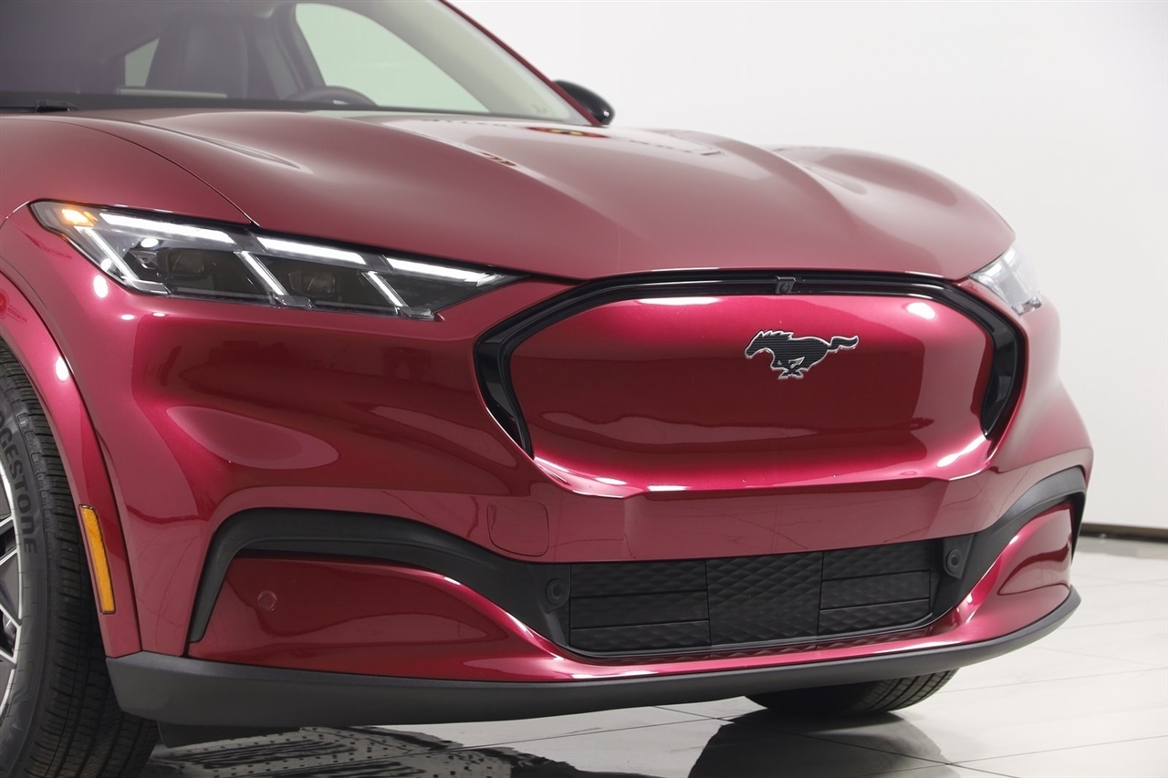 Ford Mustang Mach-E  2025