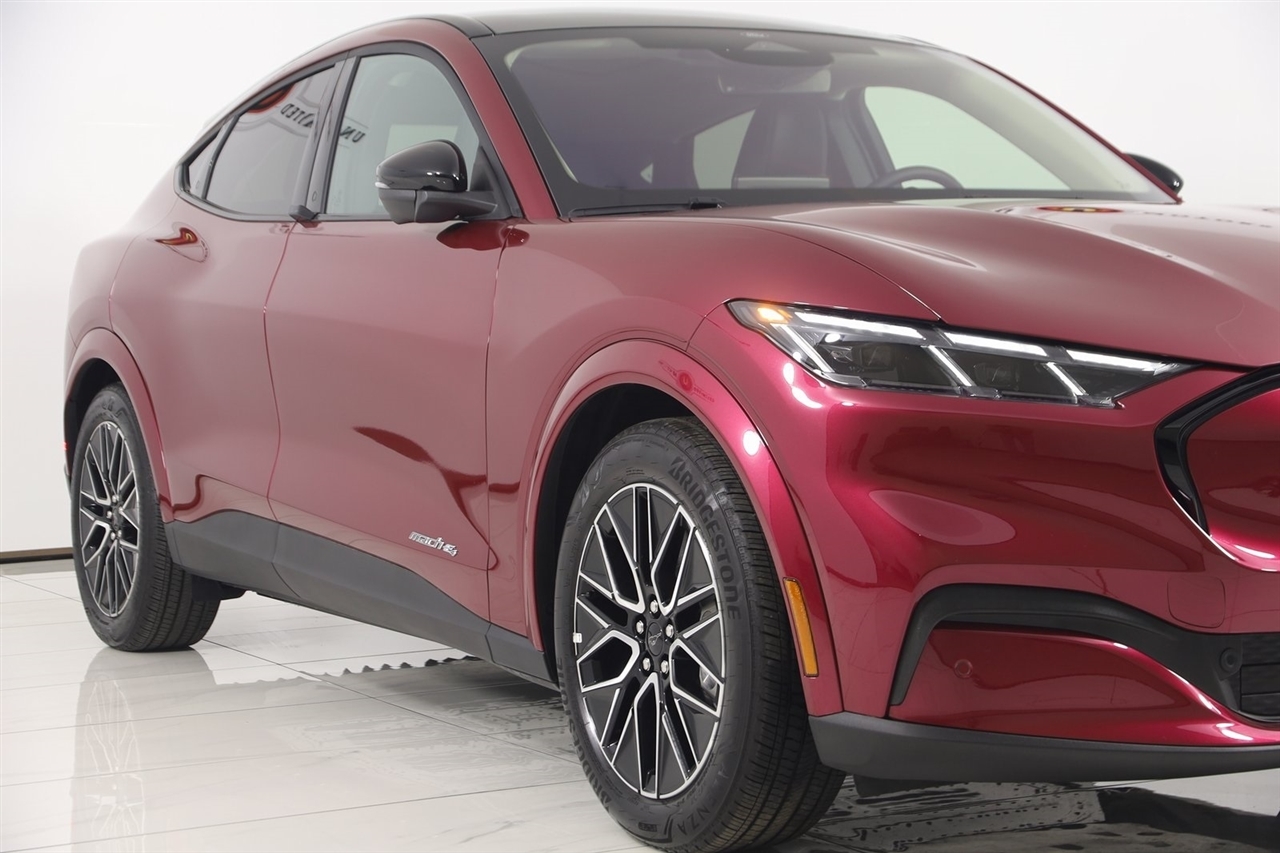 Ford Mustang Mach-E  2025