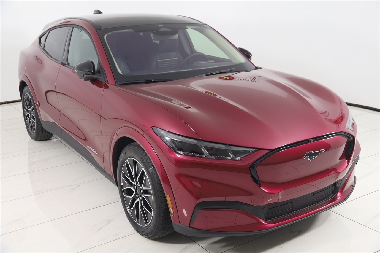 Ford Mustang Mach-E  2025