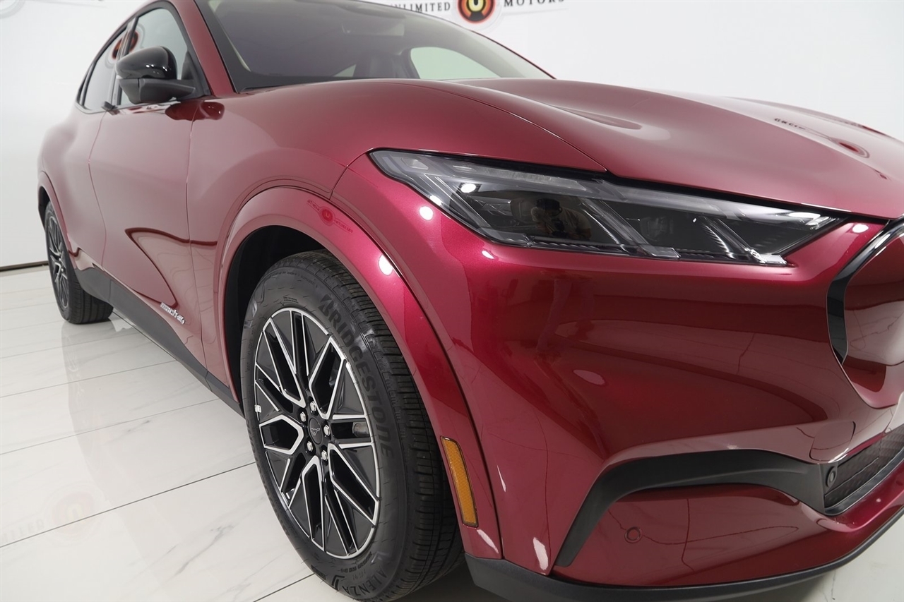 Ford Mustang Mach-E  2025