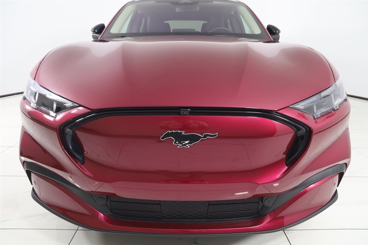 Ford Mustang Mach-E  2025