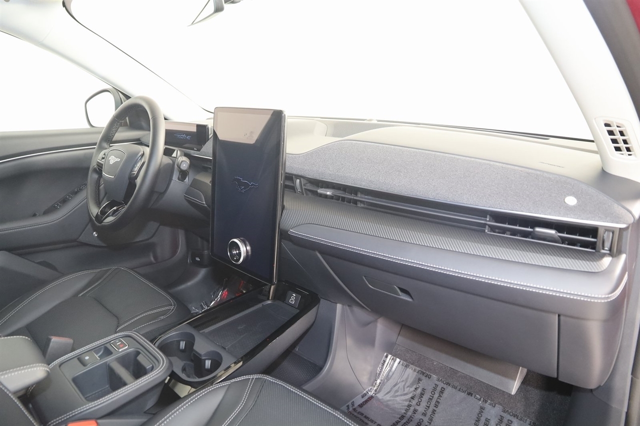 Ford Mustang Mach-E  2025