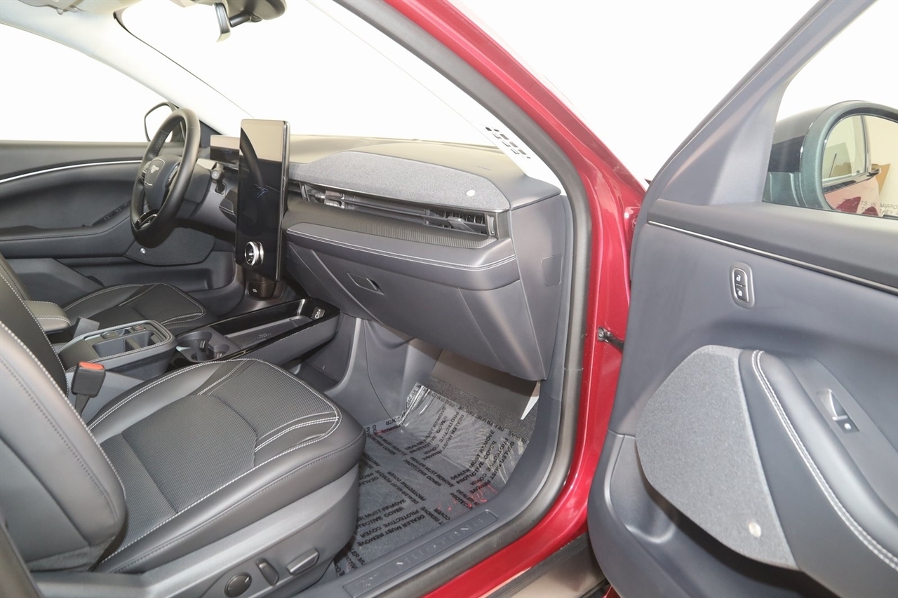 Ford Mustang Mach-E  2025