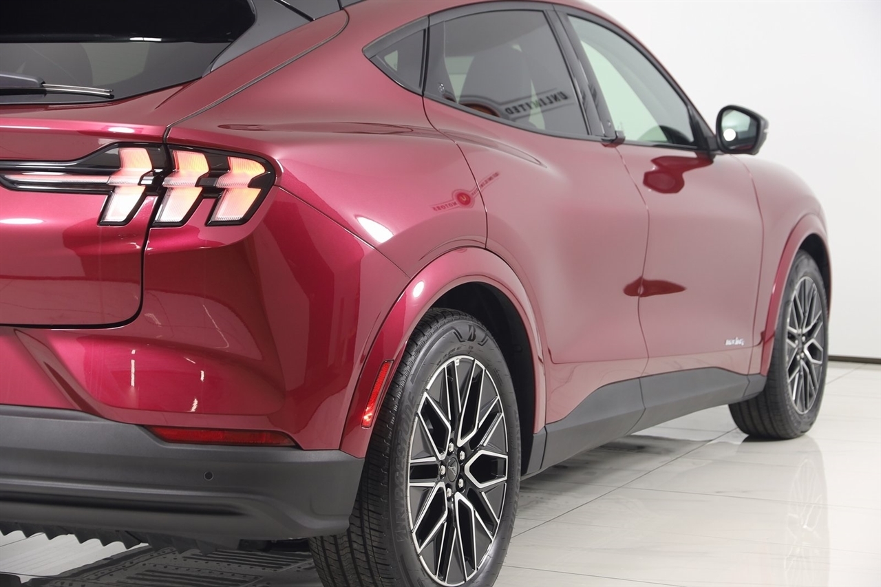 Ford Mustang Mach-E  2025