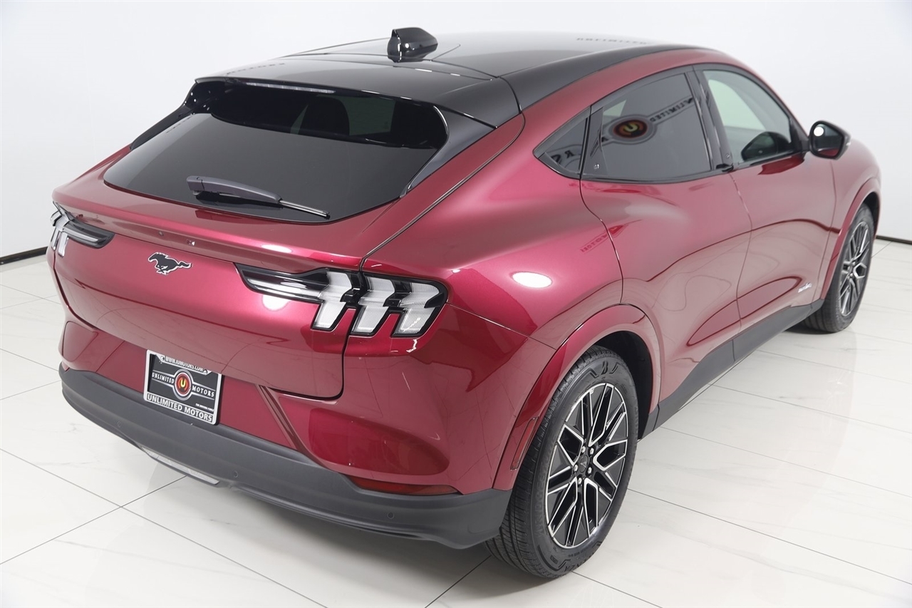 Ford Mustang Mach-E  2025