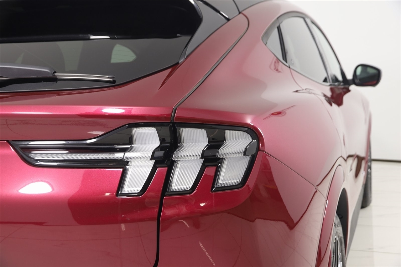 Ford Mustang Mach-E  2025