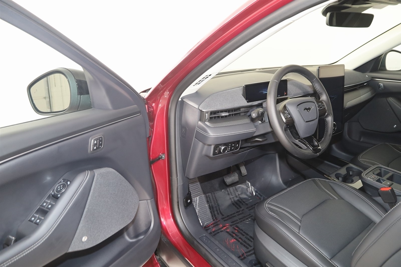 Ford Mustang Mach-E  2025