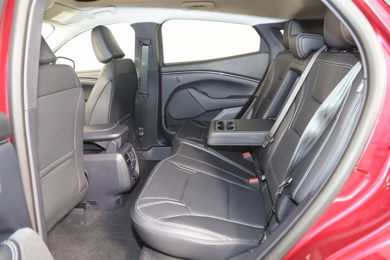 Ford Mustang Mach-E  2025