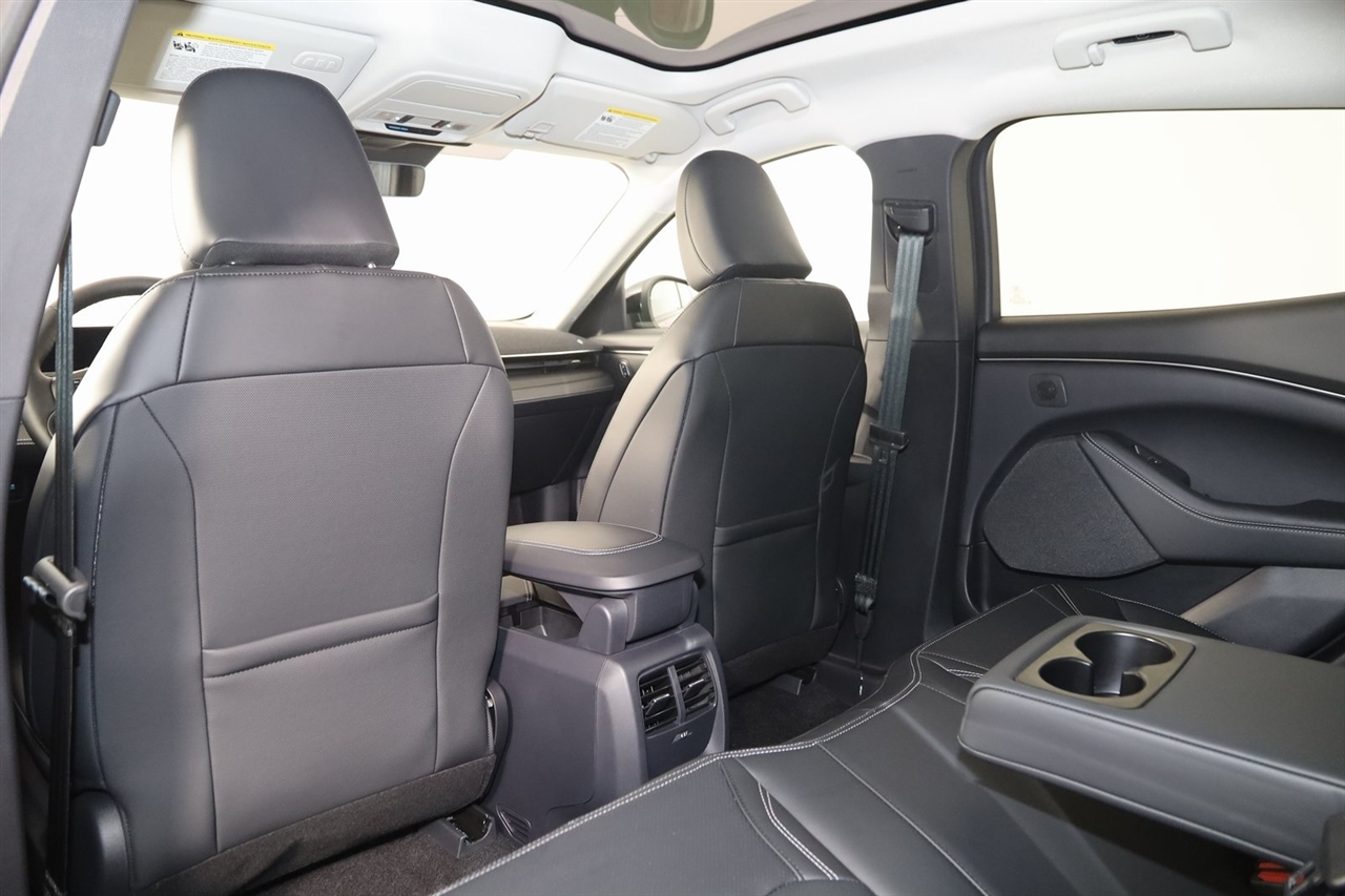 Ford Mustang Mach-E  2025