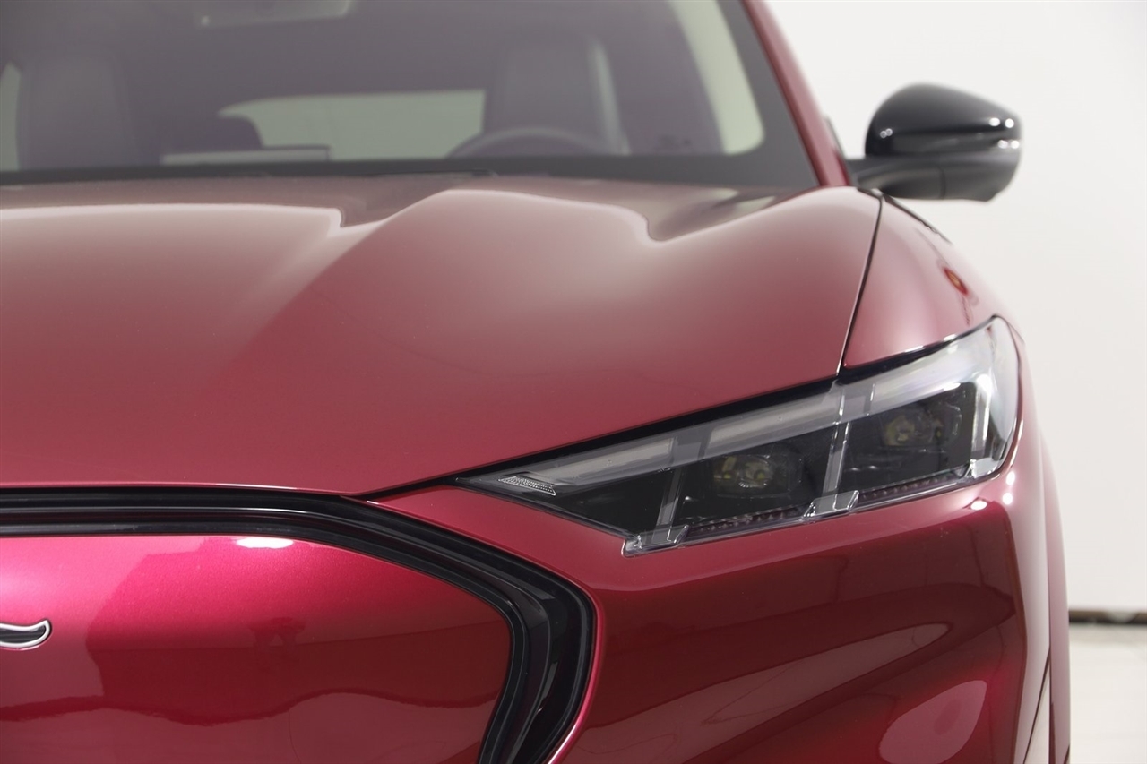 Ford Mustang Mach-E  2025