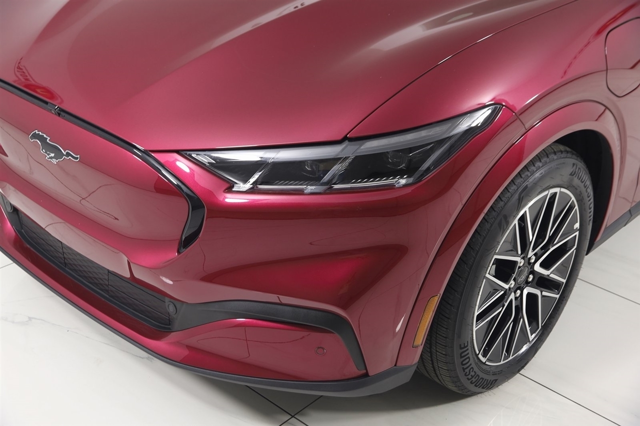 Ford Mustang Mach-E  2025