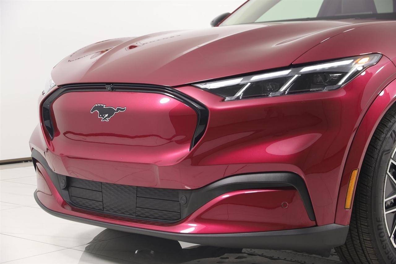 Ford Mustang Mach-E  2025