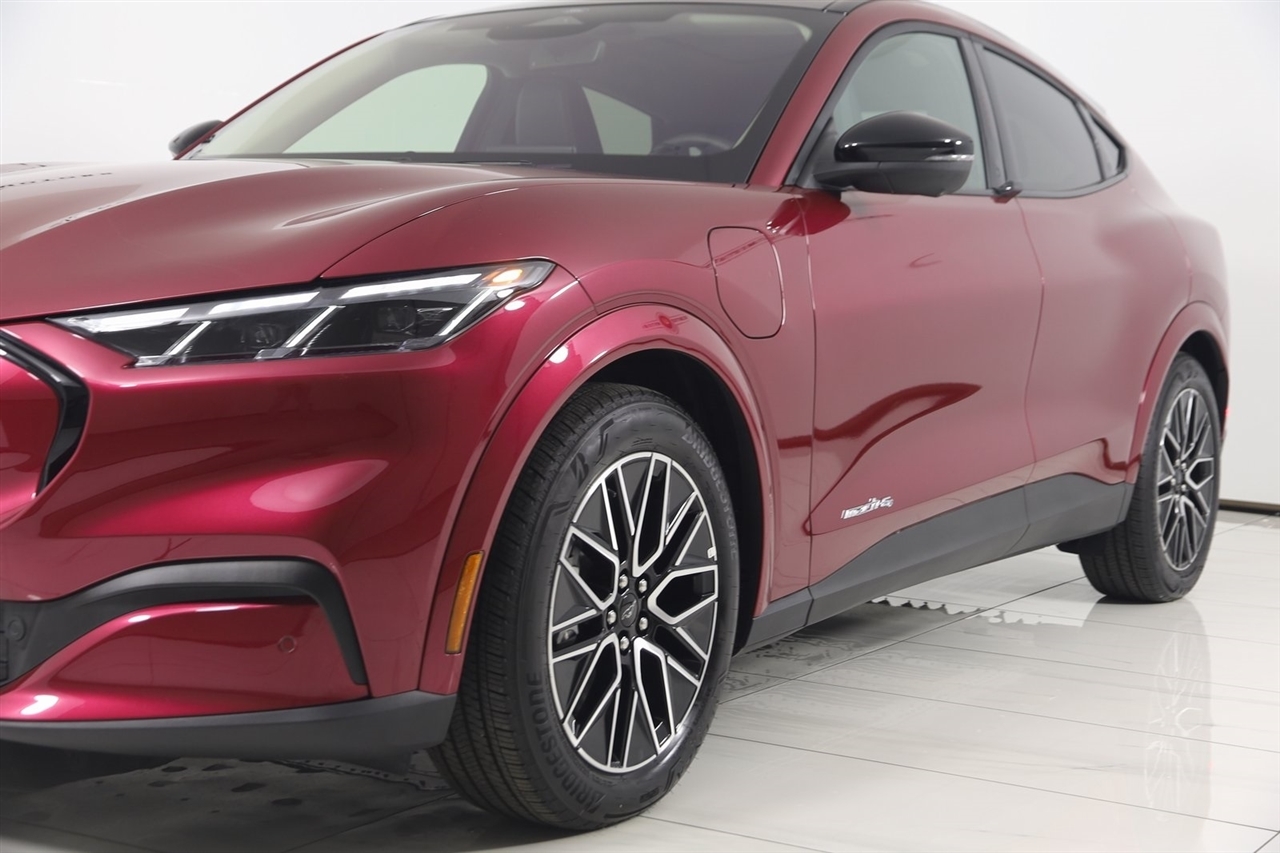 Ford Mustang Mach-E  2025