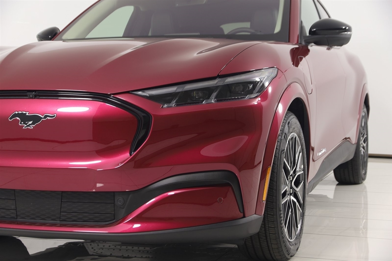 Ford Mustang Mach-E  2025