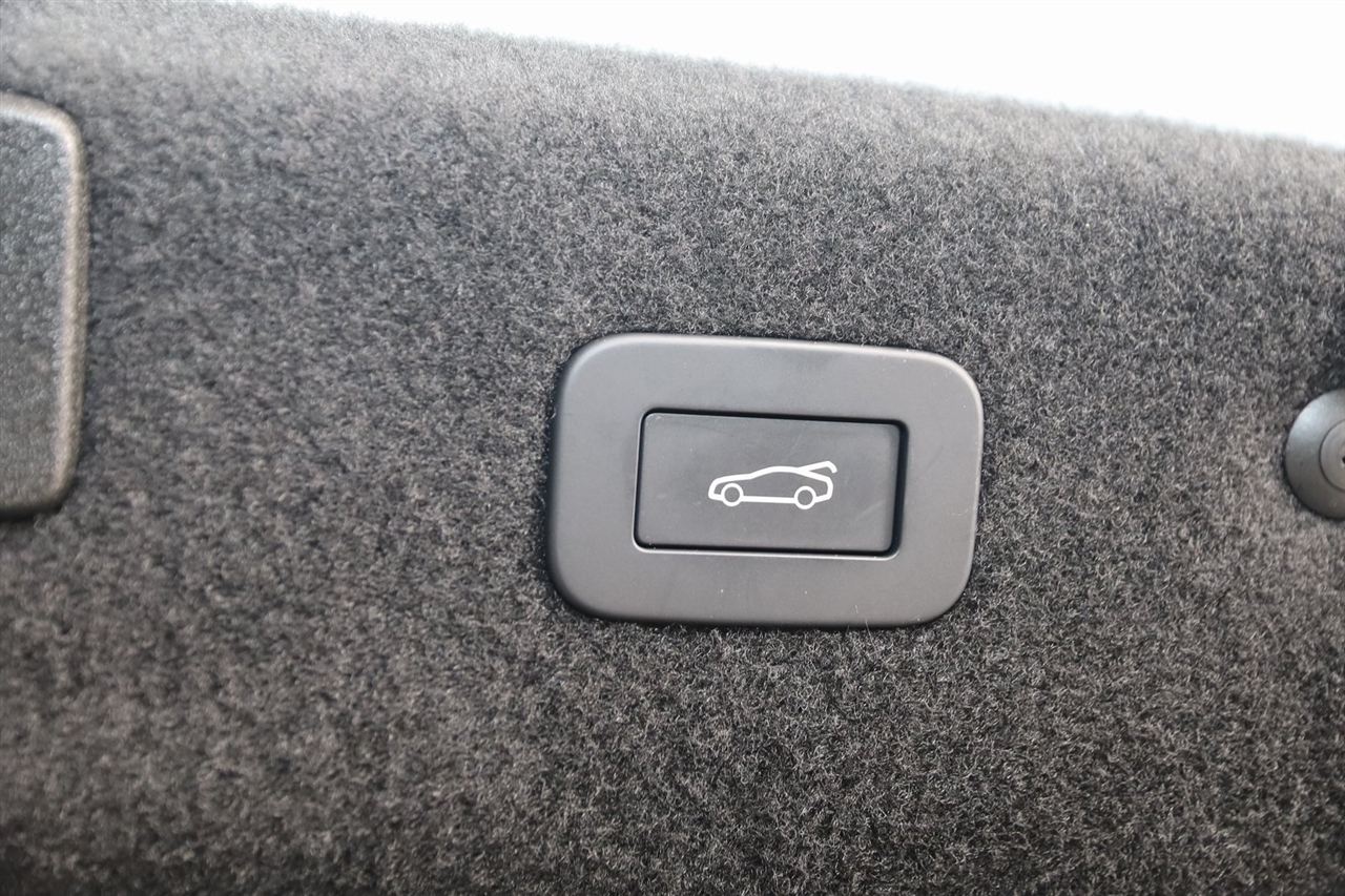 Jaguar XF-Series  2024