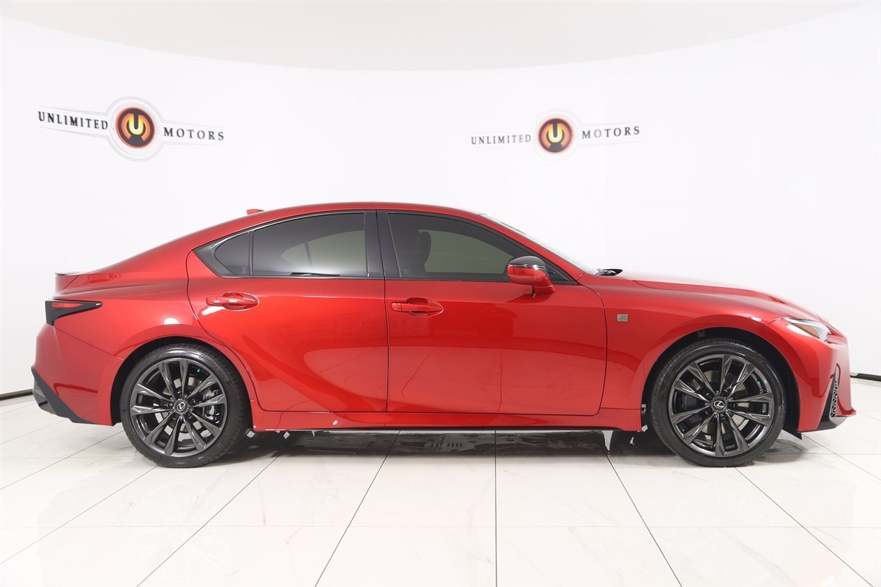 Lexus IS  2025