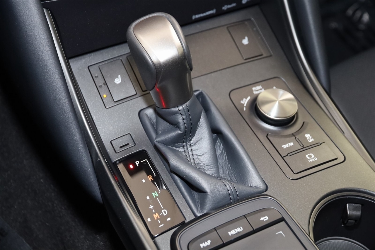 Lexus IS  2025