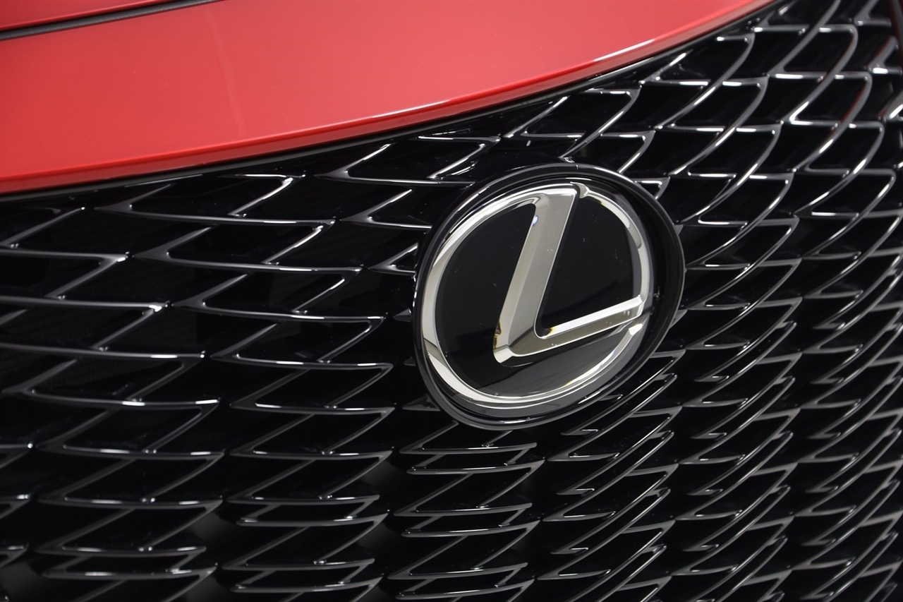 Lexus IS  2025
