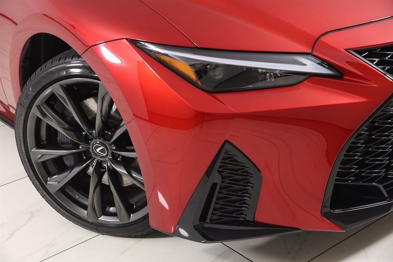 Lexus IS  2025