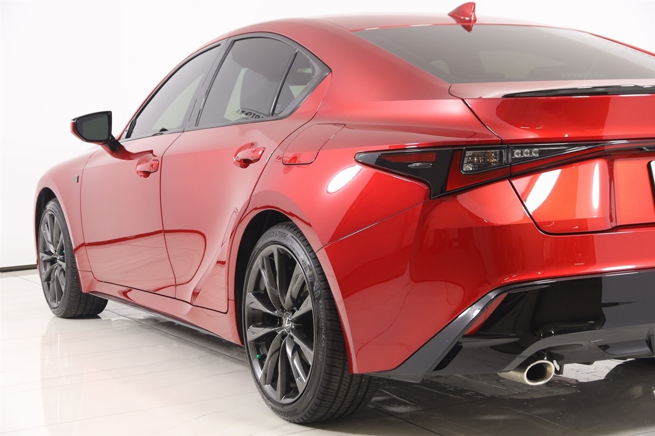 Lexus IS  2025