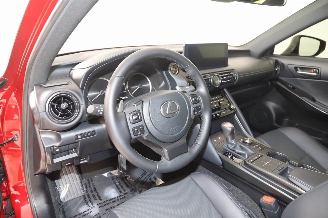 Lexus IS  2025