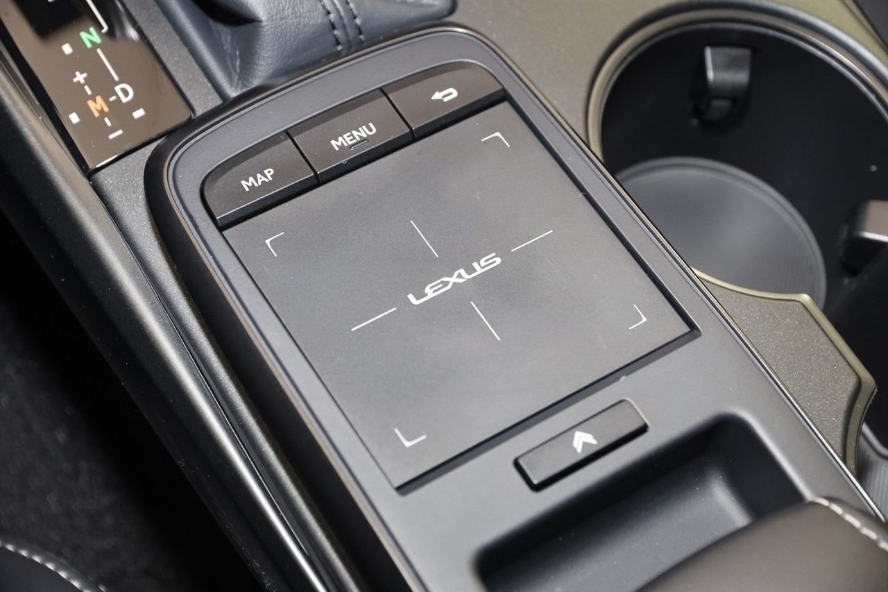 Lexus IS  2025