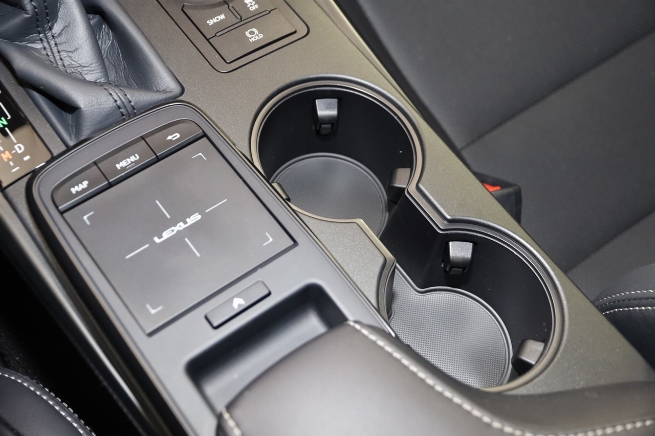 Lexus IS  2025
