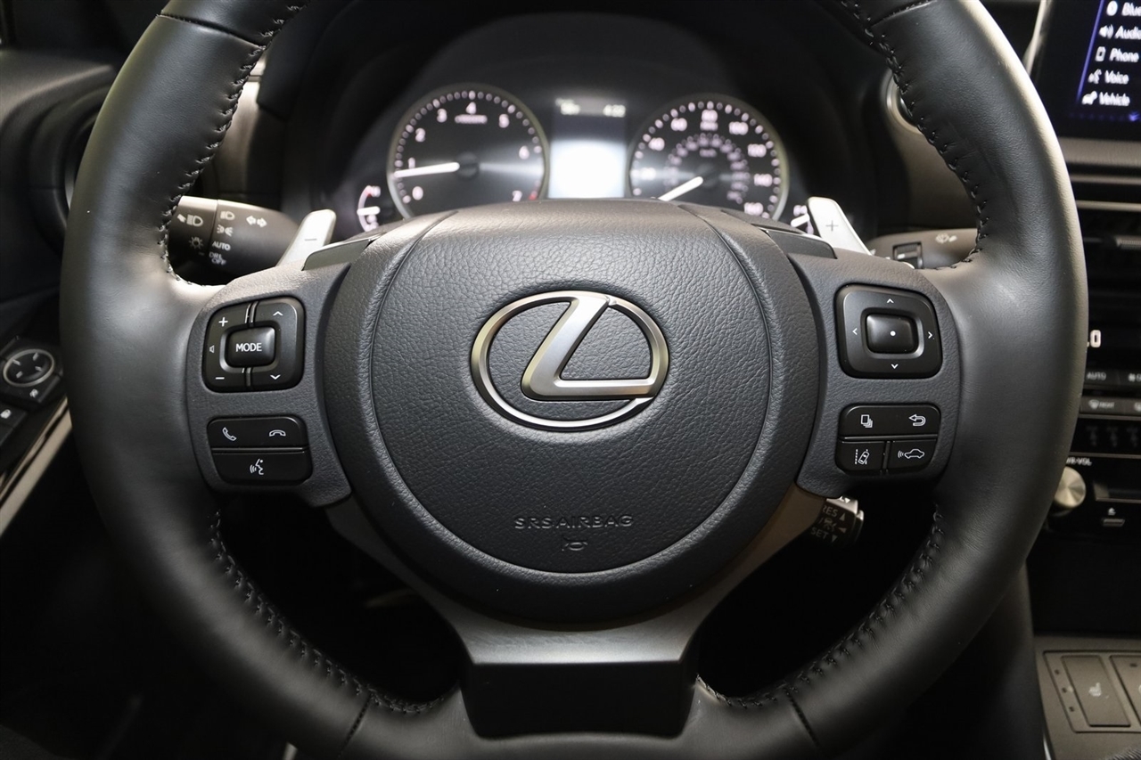 Lexus IS  2025