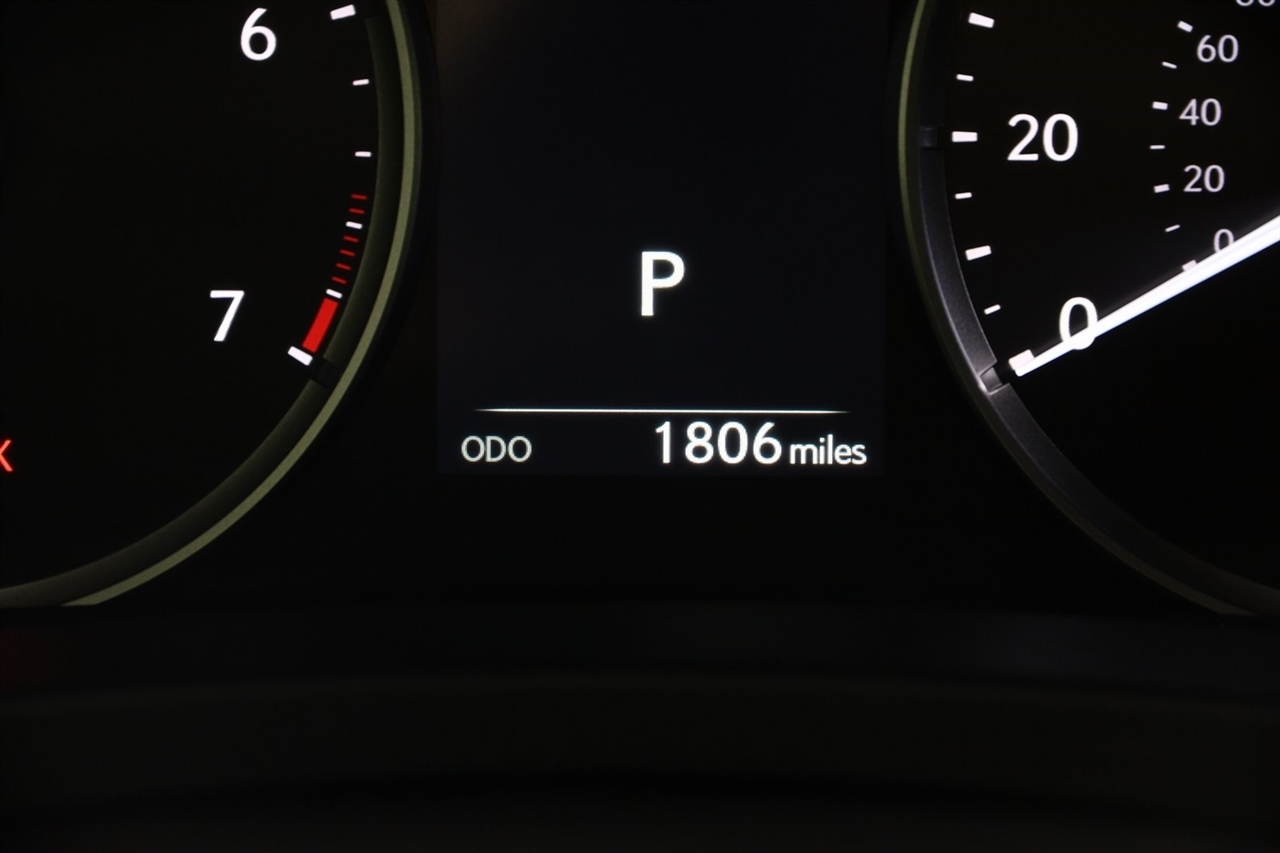 Lexus IS  2025