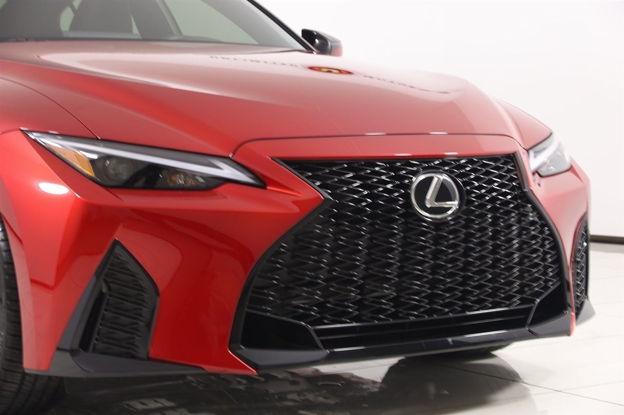 Lexus IS  2025