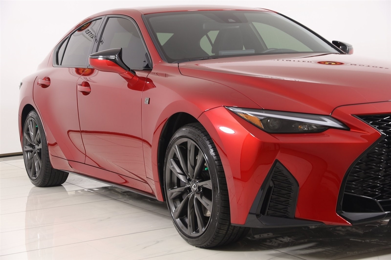 Lexus IS  2025