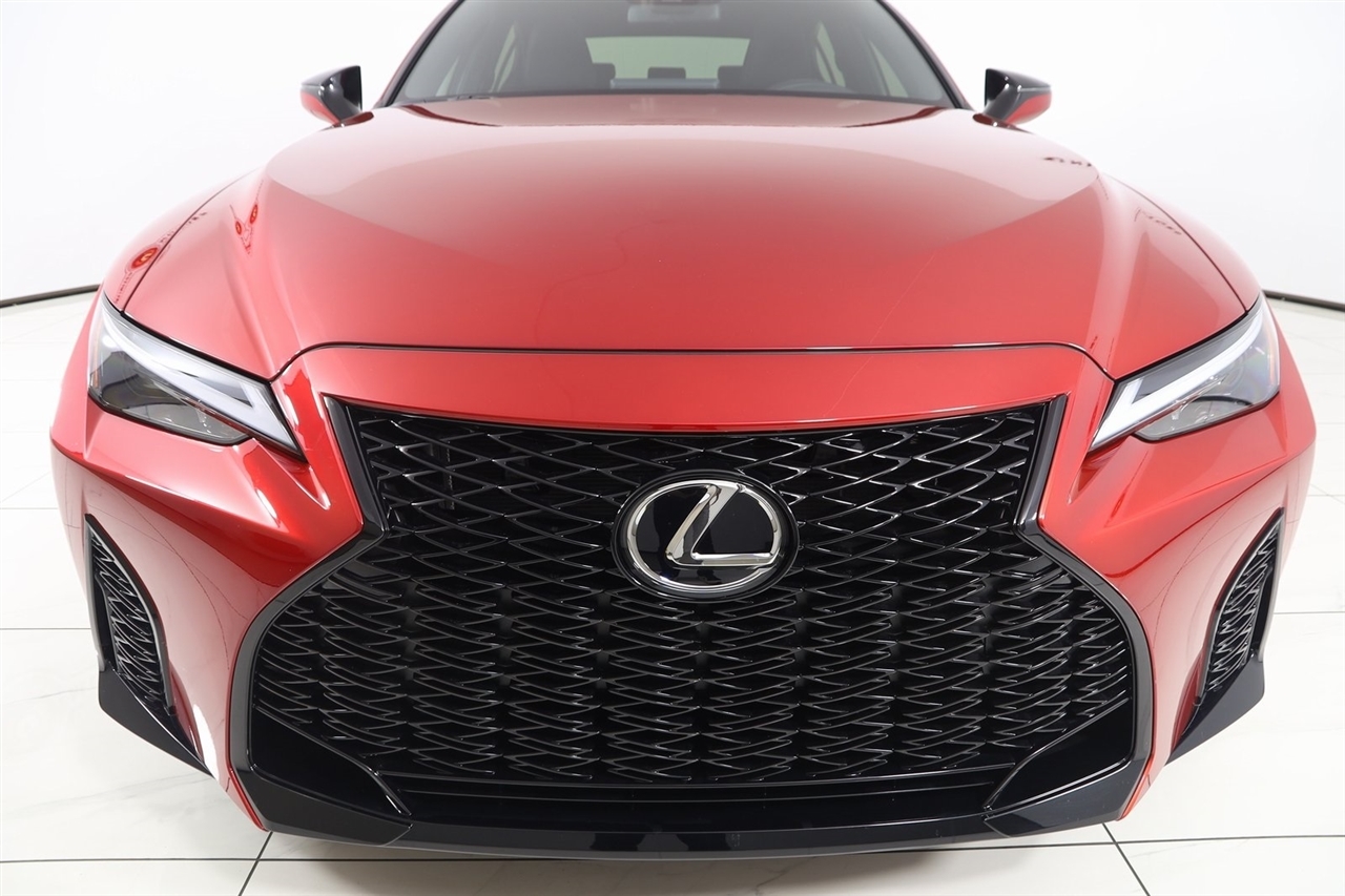 Lexus IS  2025