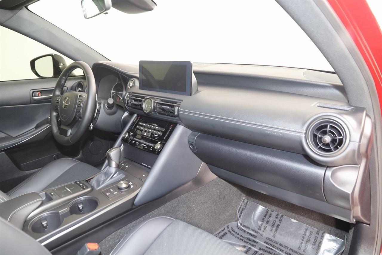 Lexus IS  2025