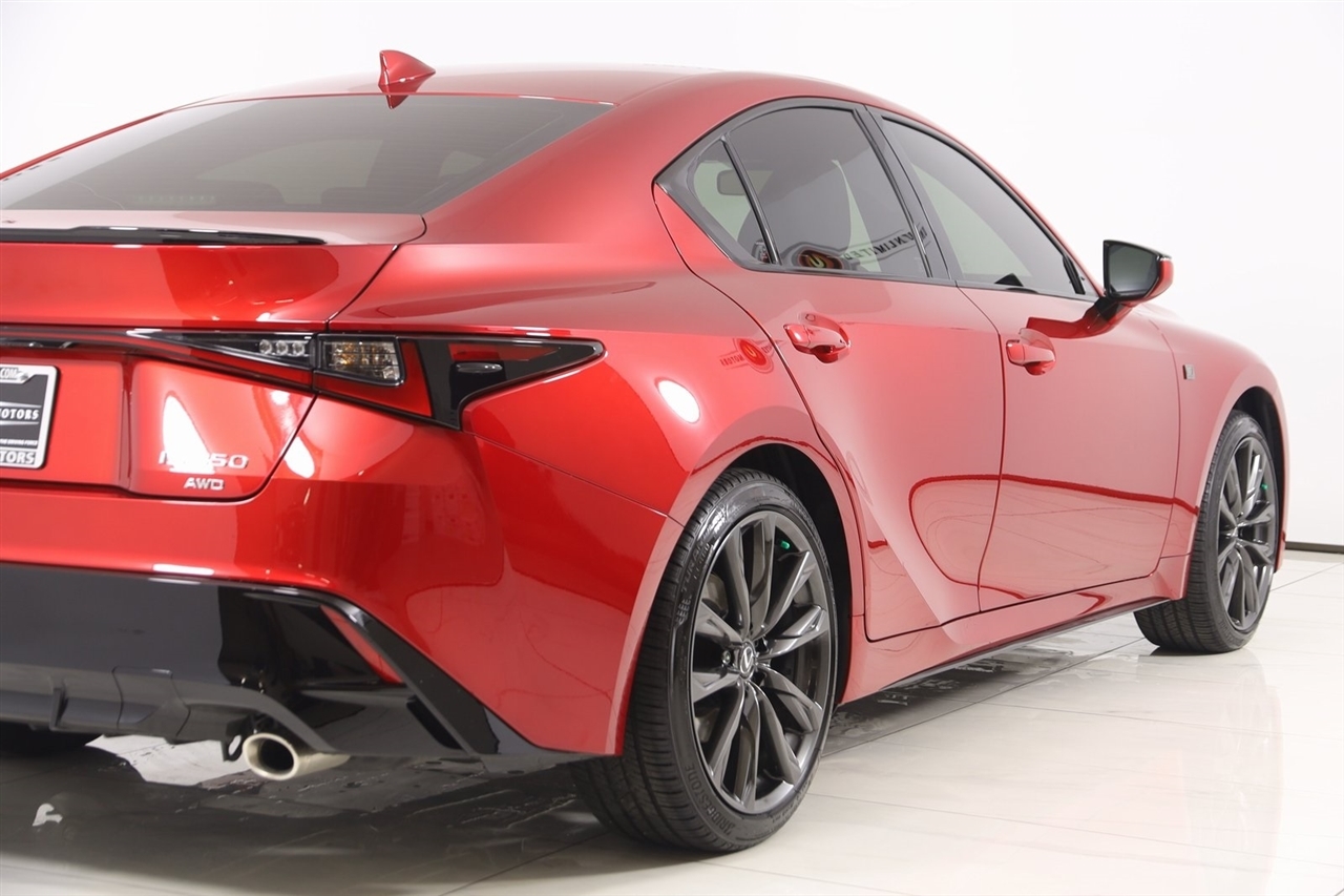 Lexus IS  2025